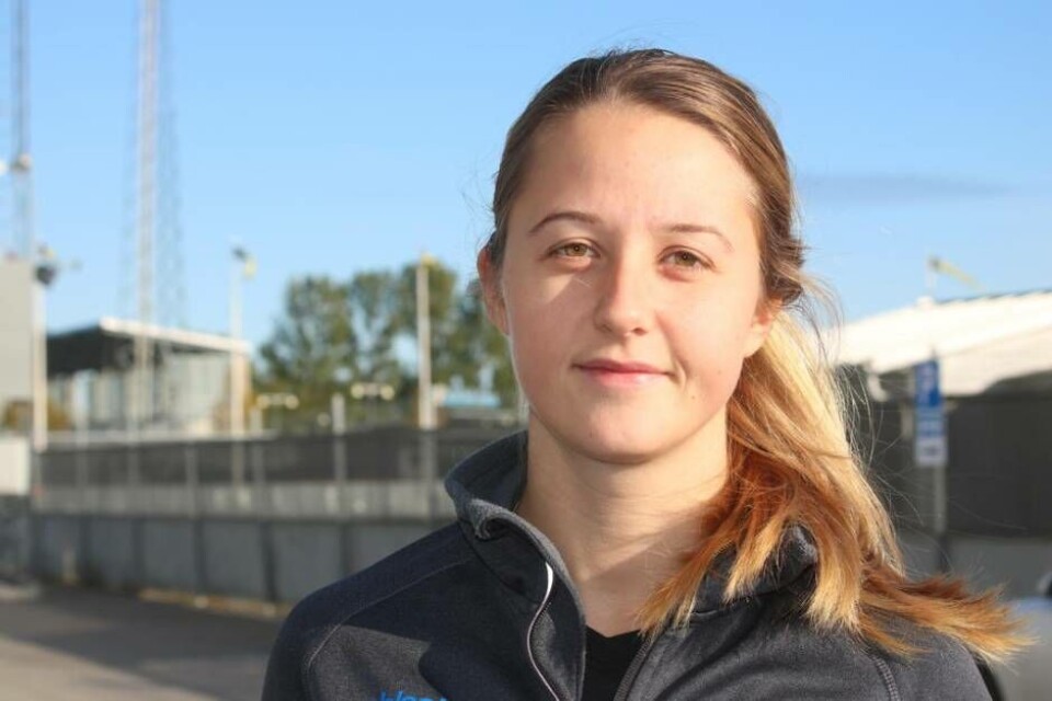 Malin Persson från VSK bandys A-lag säger att hon tycker att det här är en jätteviktig dag för att kunna utveckla dam- och flickbandyn. Foto: Helena Andersson
