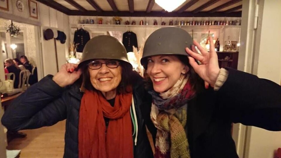 Irene och Hanna Sangemark under förra årets repetitioner av Nyårsrevyn som nu kommer tillbaka. Foto: Olle Sangemark