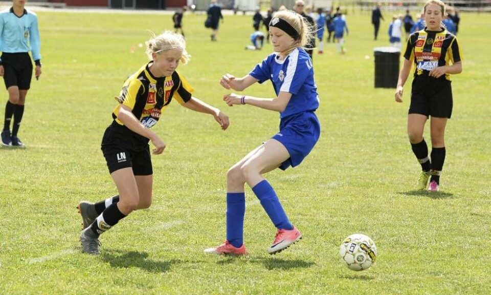 Även årets upplaga av Aroscupen ställs in på grund av pandemiläget. Över 300 ungdomslag var anmälda till den stora fotbollsturneringen. Foto: STEFAN LINDGREN