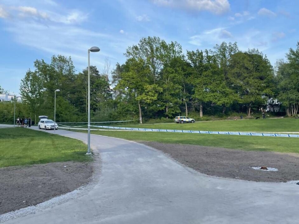 En park på Gideonsberg har spärrats av efter ett, enligt polisen, misstänkt grovt våldsbrott. Foto: Jonas Edberg