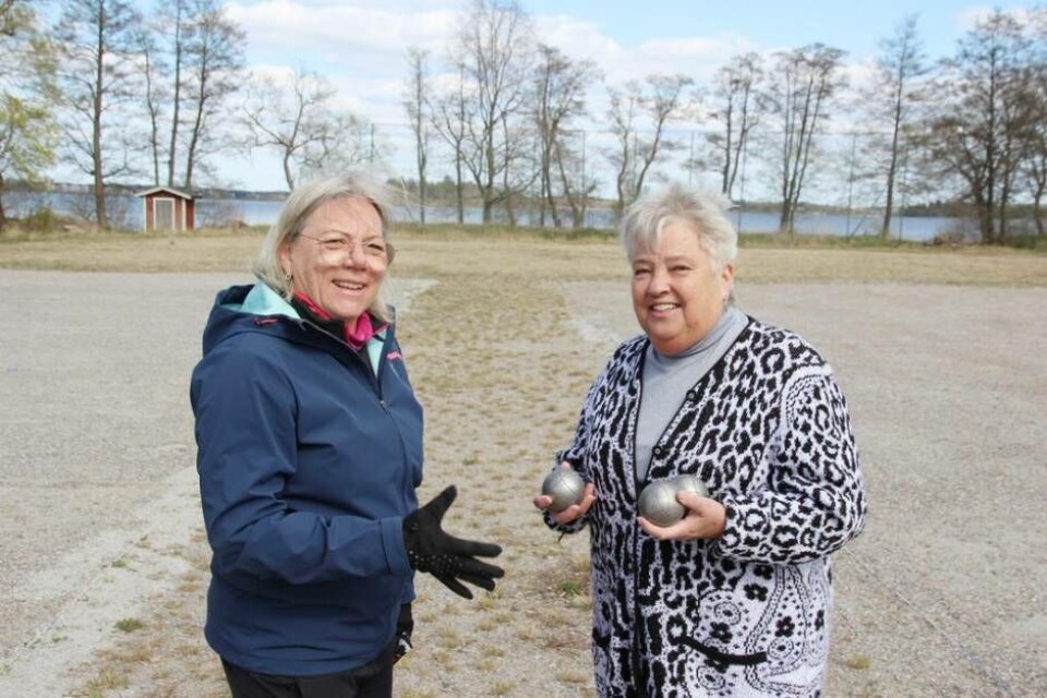 Kristina Rågberger och Marianne Johanson ser fram emot en boulesäsong utan restriktioner. Foto: Jonas Bergkvist
