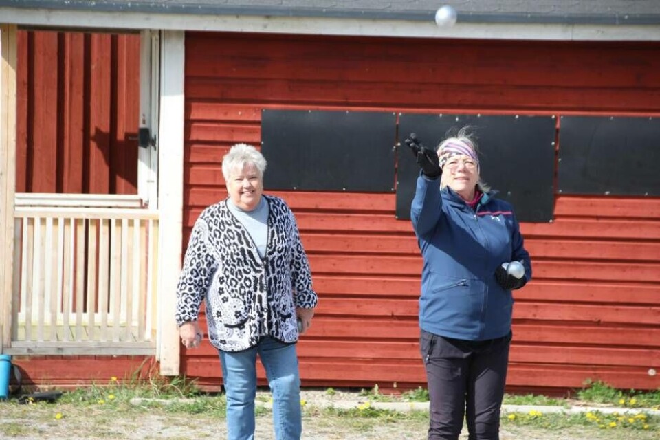 Marianne Johanson och Kristina Rågberger i aktion. Foto: Jonas Bergkvist