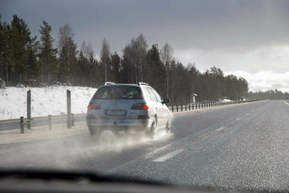 Polisen: 'Ta det försiktigt – det är mycket vatten på vägarna'