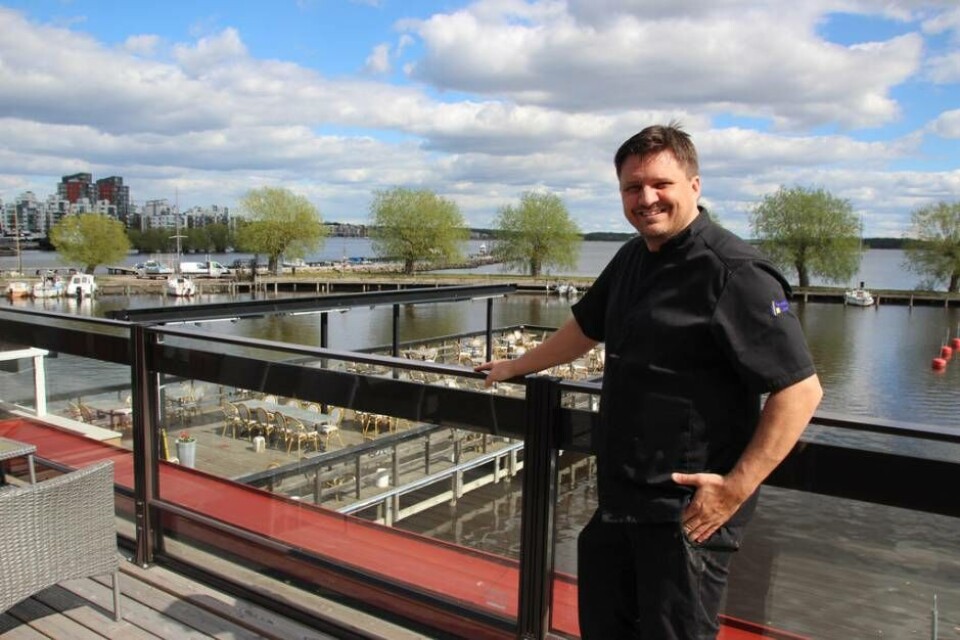 Lysande utsikter. Krögaren Ricardo Sanchez på takterrassen där nattklubben kommer att vara. Foto: Jonas Bergkvist