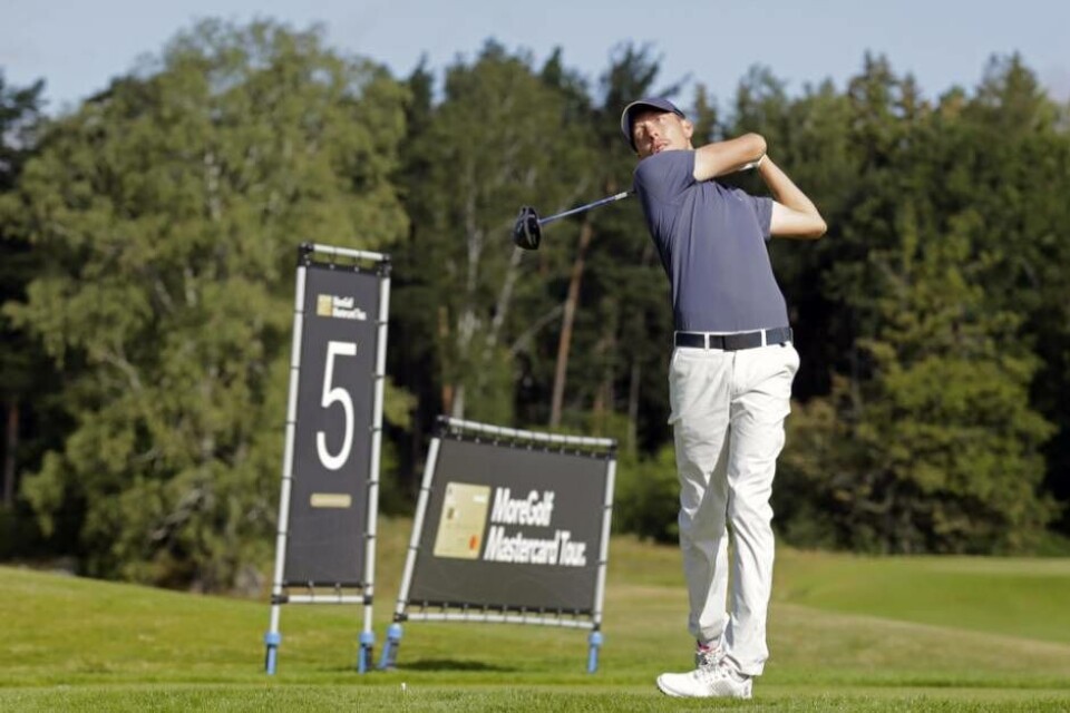 Björn Hellgren stannade på totalt 21 slag under par efter stabil och imponerande insats över de tre tävlingsvarven på Bråviken. Foto: Göran Söderqvist