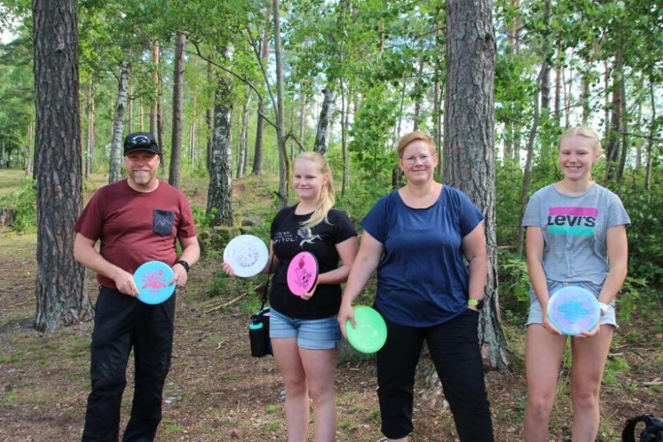 Familjen discgolf. ”Team Björnberg” består av från vänster Daniel, Lovisa, Stina och Elvira. Foto: Jonas Bergkvist