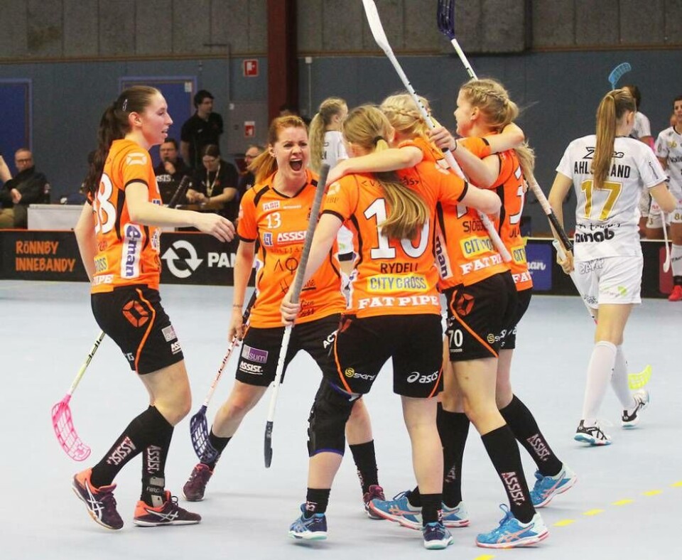 En hett emotsedd innebandyarena i Västerås är nu snart på gång. Till glädje för bland andra Rönnbys elitdamer. Foto: Jonas Bergkvist×1 / 3Visa bildtextBild 1 av 3