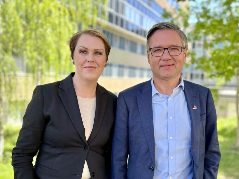 Socialminister Lena Hallengren (S) och regionrådet Kenneth Östberg (S) Foto: Socialdemokraterna