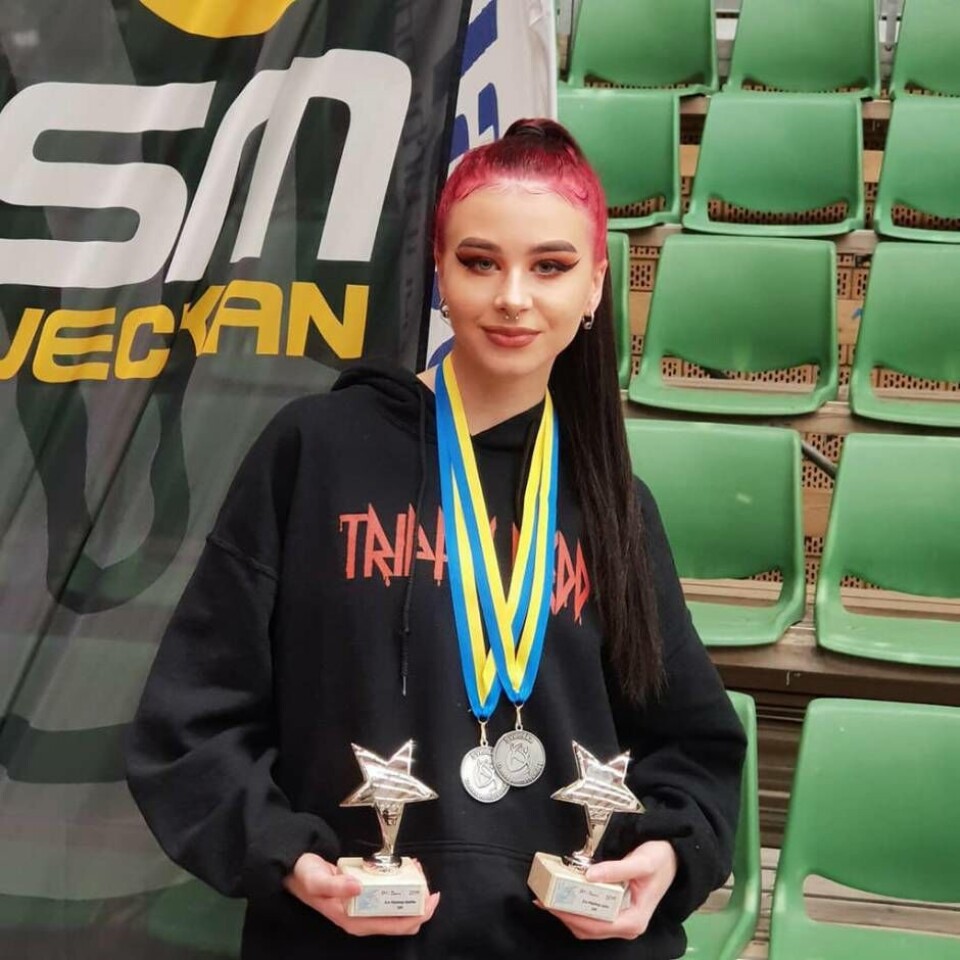 Emma Forsström Salminen tog dubbla SM-silver, närmast efter klubbkompisen Axel Carlsson och närmast före en annan klubbkompis, Elvira Johansson. Hon hyllas av Dansverkstans Linda Hemrell: ”Emma har utvecklats enormt och har en personlig stil”. Foto: Anna Forsström