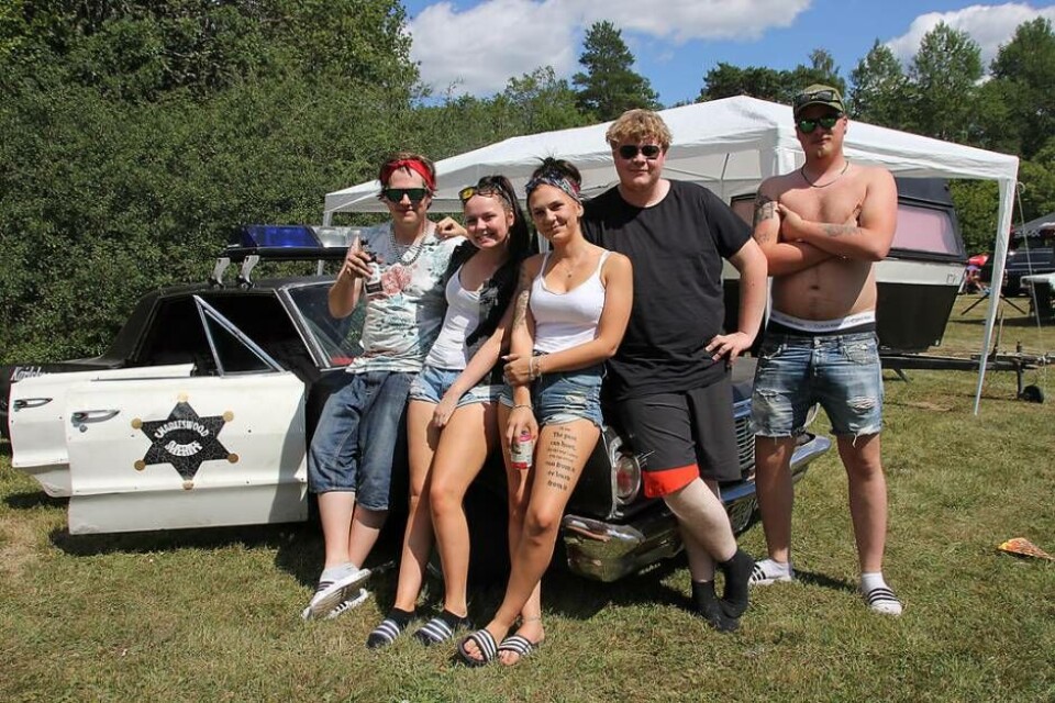 Värmlänningar. Det här gänget från Karlskoga har varit i Västerås ett antal år. ”Det är så otroligt bra, det är därför vi kommer tillbaka”, säger från vänster Marcus Kh, Irina Erlandsson, Felicia Karlsson, Håkan Nilsson och Emil Berglund. Foto: Helena Andersson