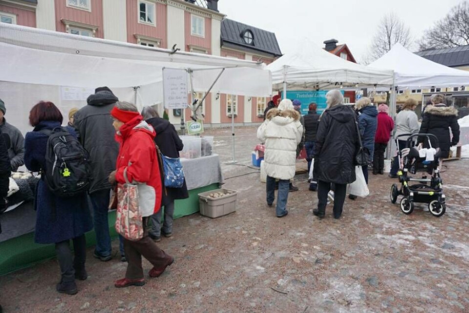 Den sista Bondens marknad för i år drog folk ur stugorna