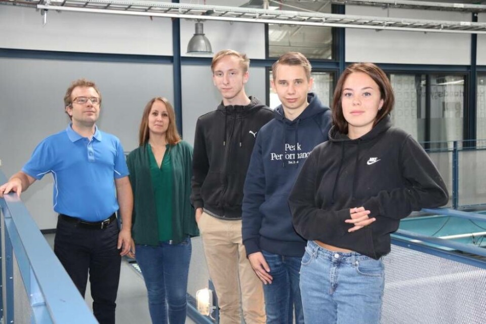 Klaas Vleugels, stationsledare, Cecilia Eriksson, handledare, Melvin Winblad, Elias Lång och Julia Furustig. Foto: Helena Andersson