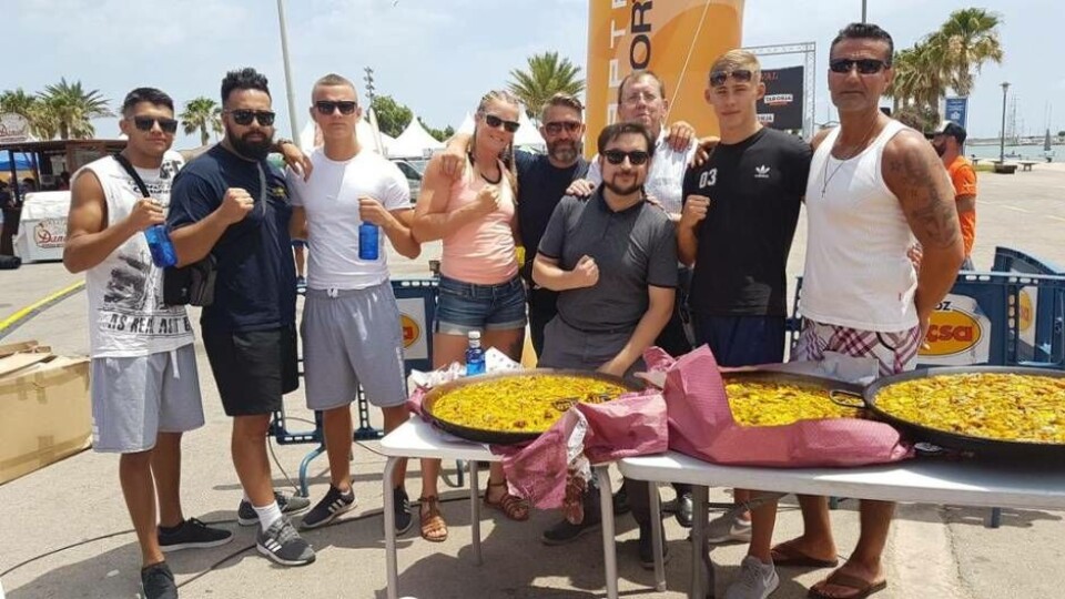 Det var ett stort gäng boxare och tränare från Rapid på plats i Valencia. Förutom Elin Cederroos gick även amatörboxarna Max Karlsson (trea från vänster) och Alexander Isaksson (tvåa från höger) fajter på spansk mark. Foto: Rapid Promotions