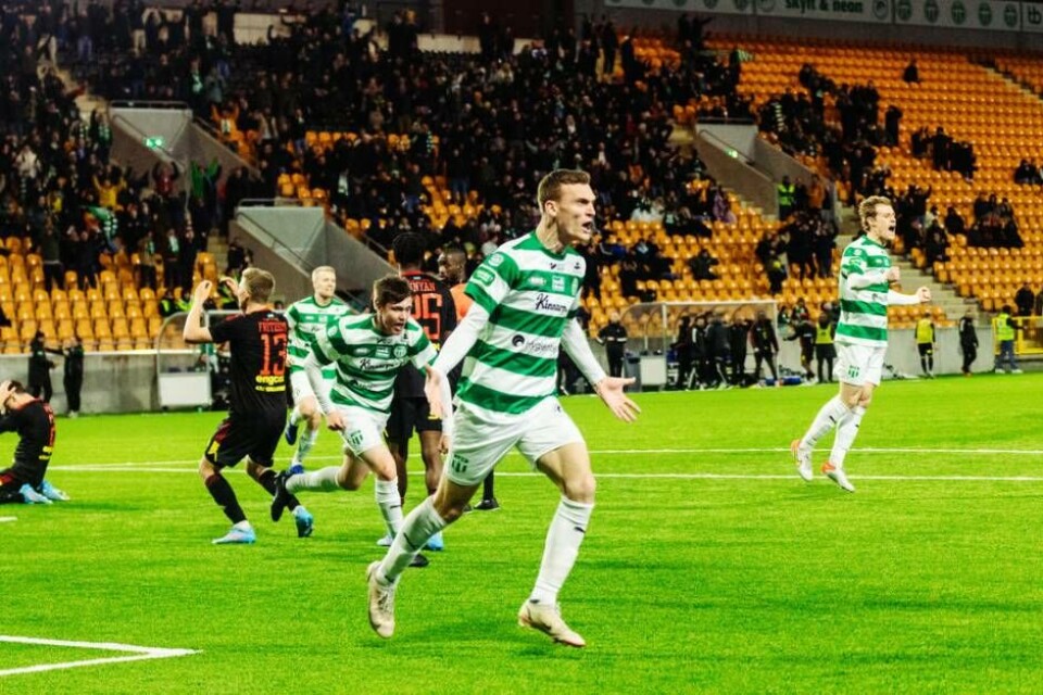 18 maj. Ny match för VSK i landets näst högsta fotbollsserie när klassiska J-Södra kommer på besök till Iver Arena. Med Grönvitt jubel? Foto: Avig Kazanjian/avigphoto.se