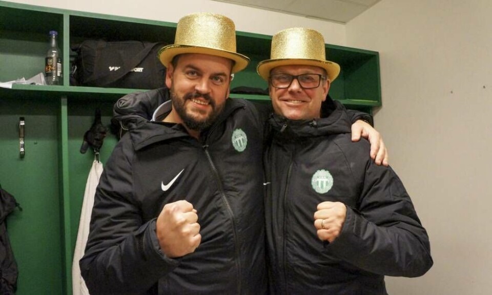 Thomas Gabrielsson, här tillsammans med tidigare tränarkollegan Joacim Gunnarsson, får lämna VSK inför slutspurten. Foto: Stefan Lindgren