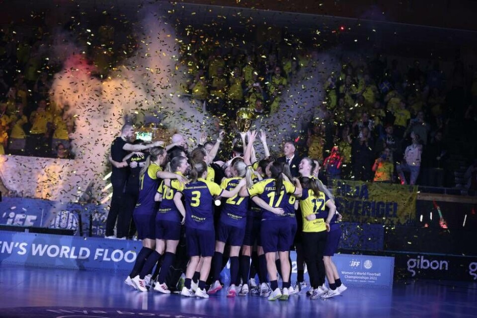 Flerfaldiga världsmästarna, med två Rönnbyspelare, besöker Västerås för ett träningsläger. Foto: Per Wiklund/Svensk Innebandy