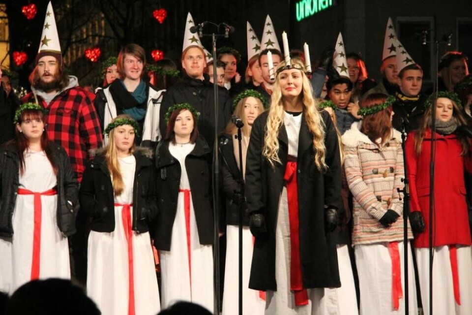 2014 års lucia Matilda Sandin under firandet på Hantverkargatan i city.