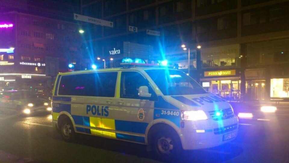 Polisen söker nu vittnen till en fräck stöld där en 89-årig dam blev bestulen i sitt hem.