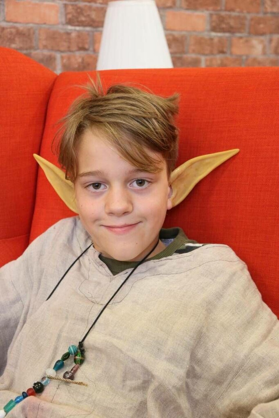 Rasmus Barkskog 11 årDet är första gången som Rasmus lajvar . Idén till att börja fick han då han var med på rollspelskvällar i Gideonsbergskyrkan som var ett samarbete med Lajvverkstaden.– Det bästa med lajv är att man får använda fantasin och vara vem som helst, säger han. Foto: Helena Andersson×1 / 5Visa bildtextBild 1 av 5
