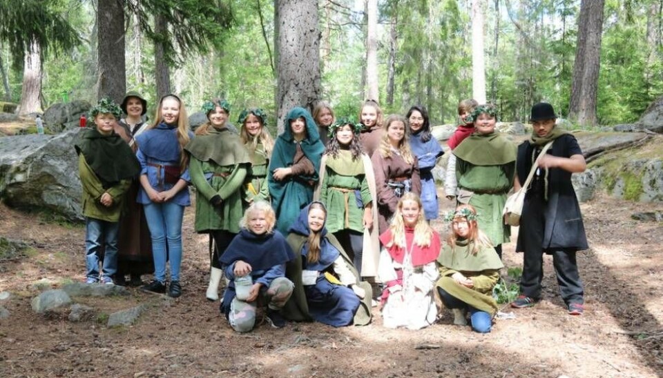 Gratis lajv. Lajverkstaden arrangerar som tidigare år (denna bild från 2020) gratis lajv i Rönnbyskogen. Foto: Helena Andersson