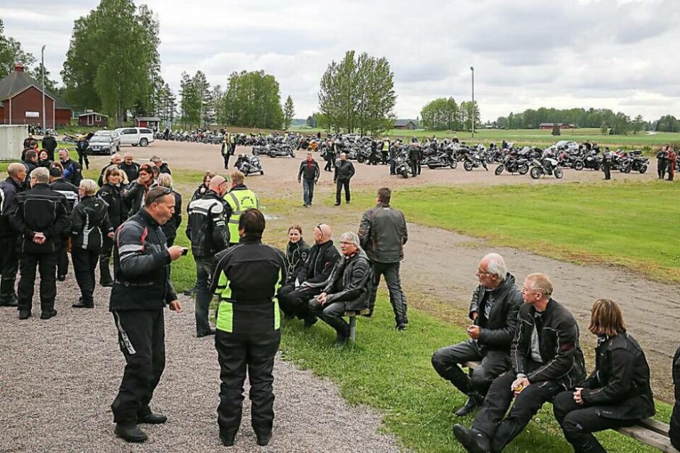 Ingen mc-kortege i år. Svedboäng i Västerfärnebo får ingen påhälsning i år heller av Västmanland runt-deltagare. Foto: Per Larsson