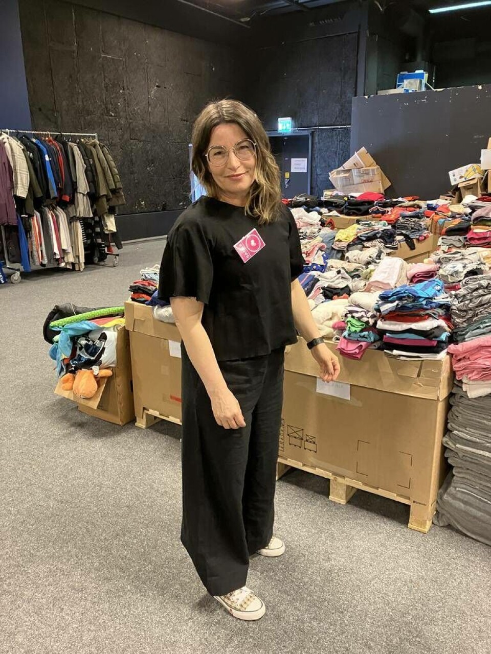 Butik för flyktingar. Viktoria Bagi i butiken som TGVS har öppnat på Munkgatan. Foto: Helena Andersson