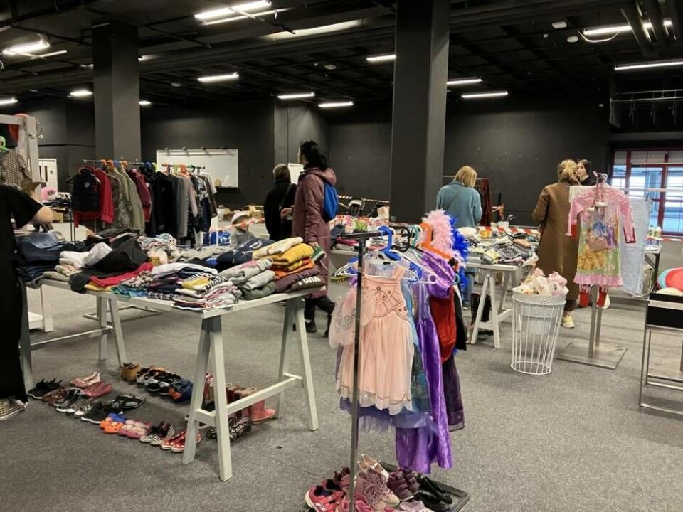 Kläder och skor, men även hygienartiklar, husgeråd och leksaker finns att få på Munkgatan 5 för flyktingar och asylsökande. Foto: Helena Andersson