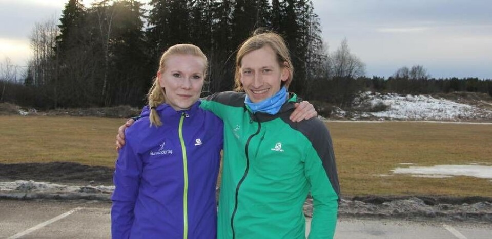 Löpcoacher. Martina Welén och Bobo Bäckström är löpcoacher på Runacademy i Västerås och ser båda fram emot vårens träningar. Foto: Daniel Linderberg