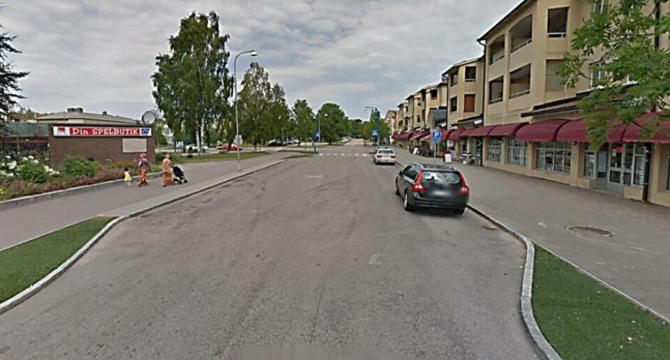 Stängs av. Parkgatan i Hallsta ska renoveras. Därför kommer delar av gatan att stängas av. Foto: Google