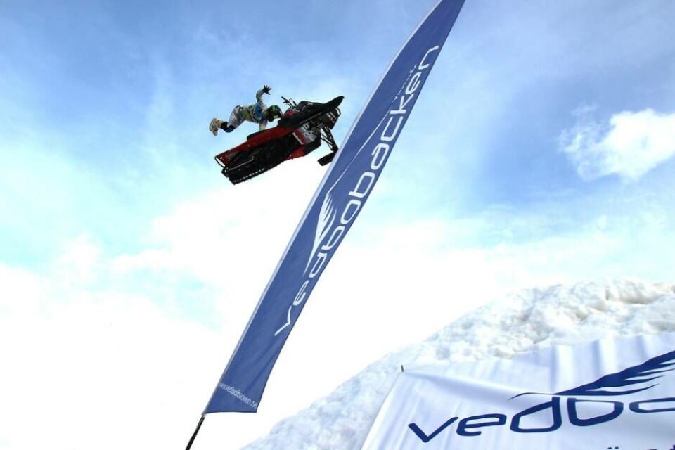 Våghalsig. Freestyleåkaren Tobias Hellström stod för en mäktig uppvisning på sin skotercross under Classic Skiday i Vedbobacken på lördagen. ×1 / 8Visa bildtextBild 1 av 8