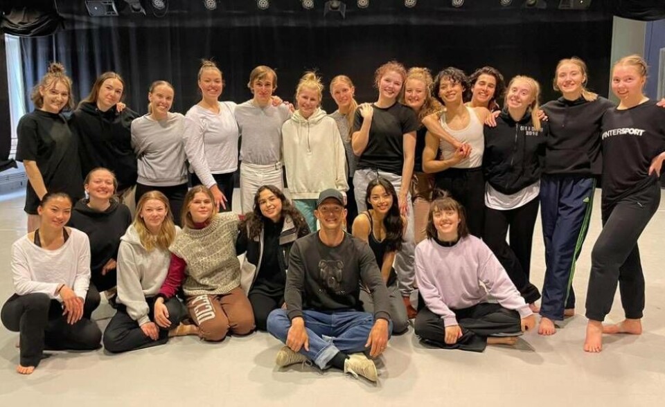 Avgångsklassen med de två västeråsarna Ellen Anvemyr och Karolina Holmqvist. Foto: Privat Avgångsklassen med de två västeråsarna Ellen Anvemyr och Karolina Holmqvist. Foto: Privat