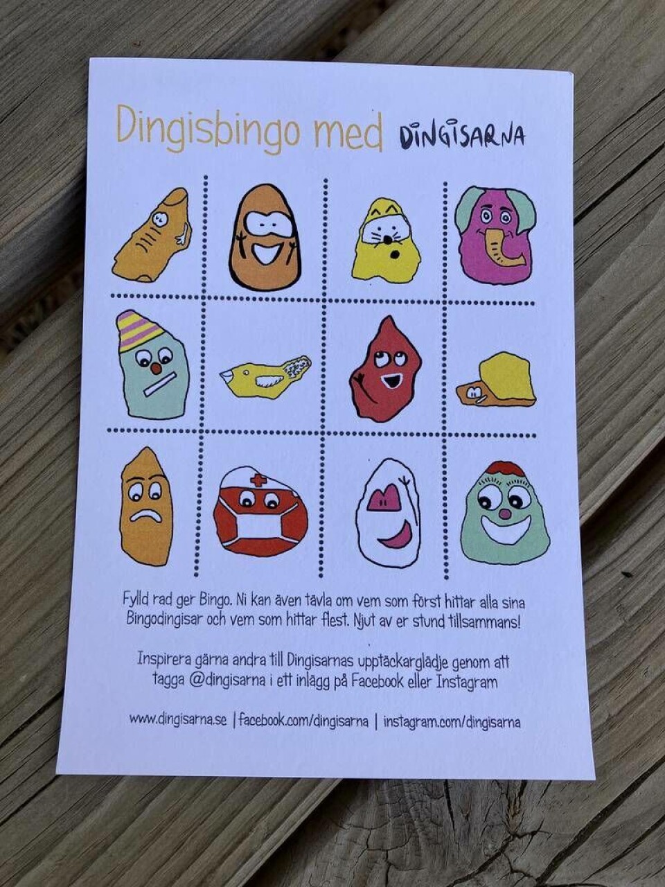 Om man vill kan man spela bingo för tio kronor, pengarna går till välgörenhet. Foto: Helena Andersson
