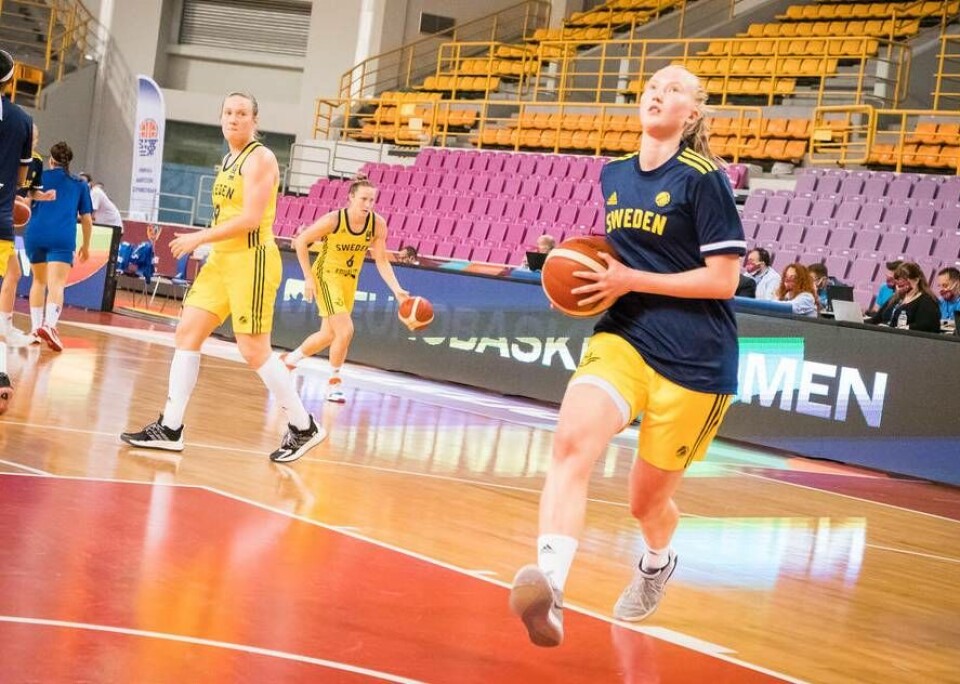 Framtidsnamn. Matilda Ekh gjorde debut i Damettan med Västerås Basket som 13-åring. Nu, sex år senare, har hon vunnit två SM-guld och tagit plats i landslaget. Hon hoppas komma med i EM-truppen i sommar. ”Jag jag har absolut chansen”, säger hon. Foto: Isac Solinaw, Svensk Basket