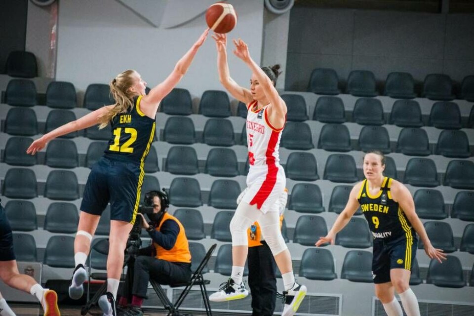 Förbundskaptenen Marco Crespo lyfter bland annat fram Matilda Ekhs spänst och styrka i luftrummet. Foto: Isac Solinaw, Svensk Basket