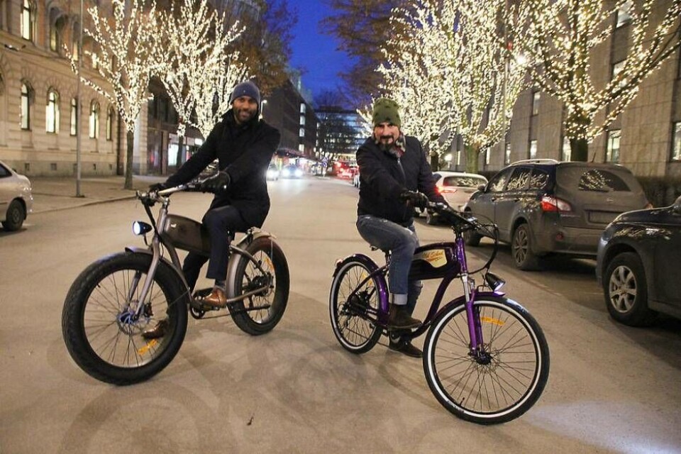 Retrocyklar. Adam Brännström och Paul Wilskier på varsin Wattitud-cykel. Foto: Jonas Edberg
