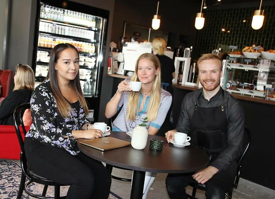 Cecilia Sjödin, projektledare Westras, Isabelle Åström, medgrundare av Westras och Fredrik Zetterberg verksamhetschef Westras coffice by Björklunds. Foto: Helena Andersson