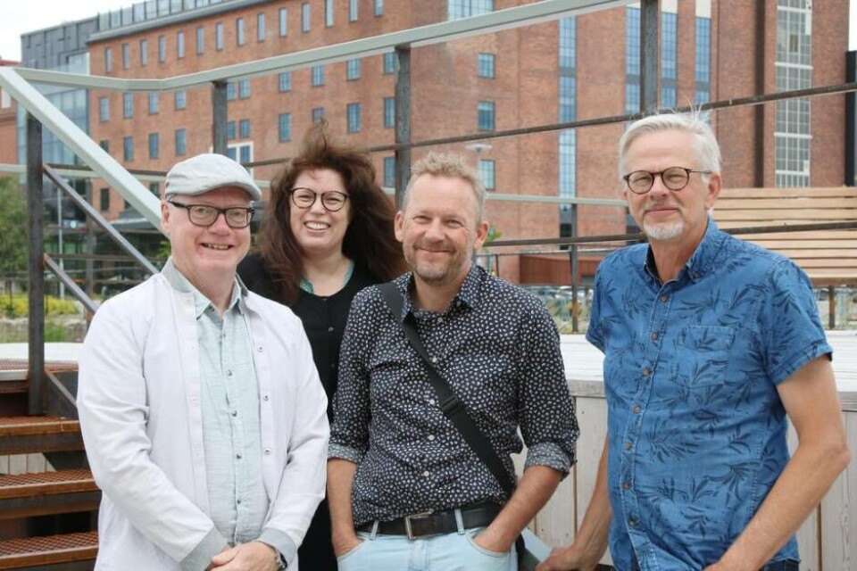 Appfixare. Hans Larsson, Pia Lindhe Rudolf, Carl Arnö och Ulf Edvardsson har varit med och tagit fram appen Västeråsguide. Foto: Helena Andersson