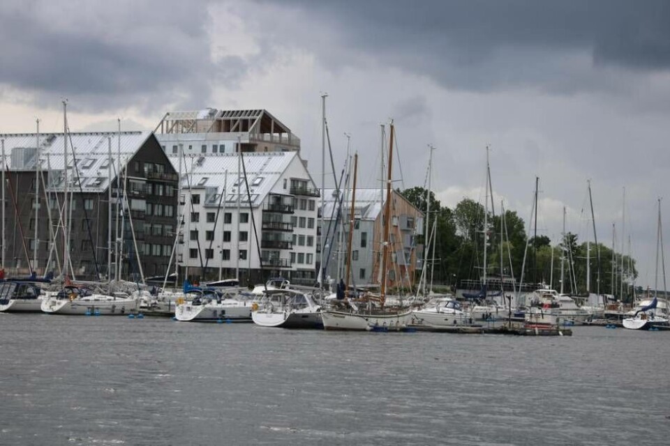 En ny ljudvandring har tagits fram där man via sin mobiltelefon och appen Västeråsguide får veta mer om området Öster Mälarstrand i Västerås. Foto: Helena Andersson