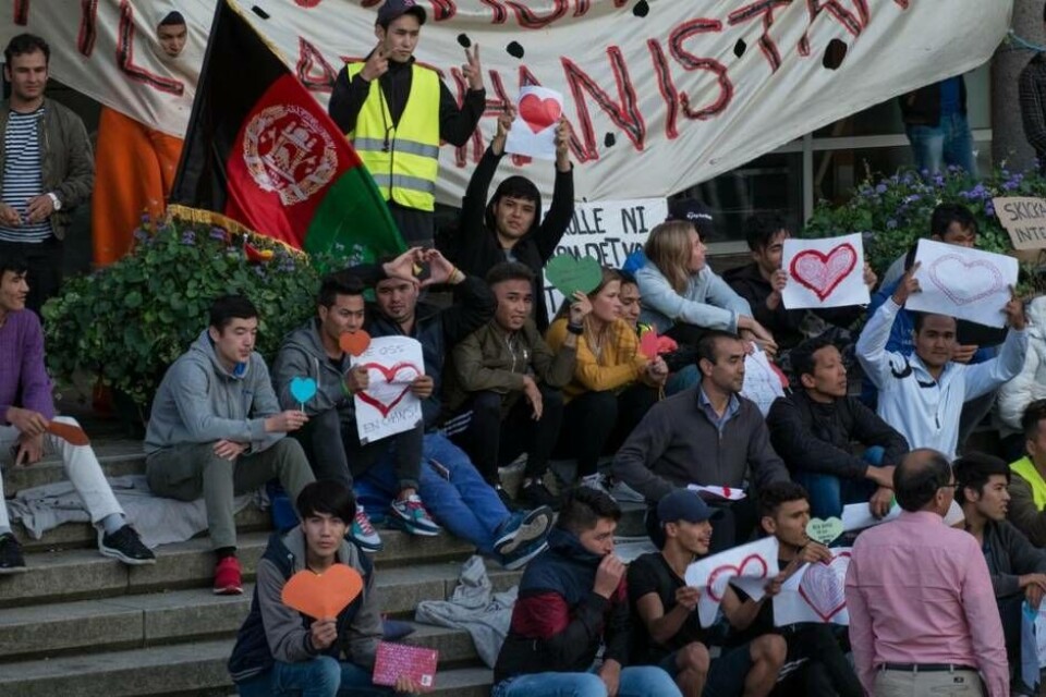 Vänsterpartiet i Västerås vill låta ensamkommande stanna i Västerås i väntan på att deras ärenden är avgörs. Bilden är från en manifestation i Stockholm där det bland annat protesterades mot utvisningarna av ensamkommande.