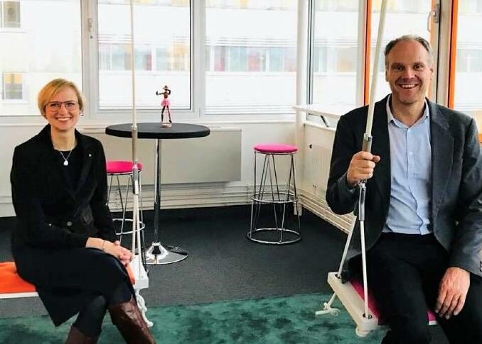 Åsa Eriksson gör ett besök på SynerLeap i Västerås, ABB:s tillväxthub för startups. Med på bilden är även Peter Löfgren, ABB. Foto: Socialdemokraterna Västmanland