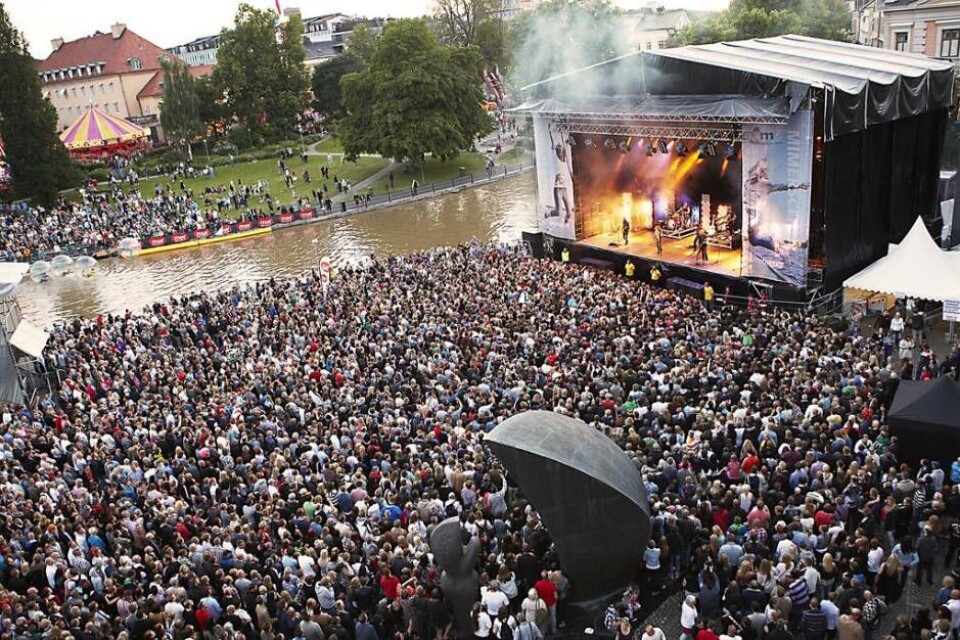 Rekordåret. När Magnus Uggla gästade festivalen 2012 drog han publikrekord med 10 400 personer i publiken. Foto: Kristoffer Hasselberg×1 / 2Visa bildtextBild 1 av 2