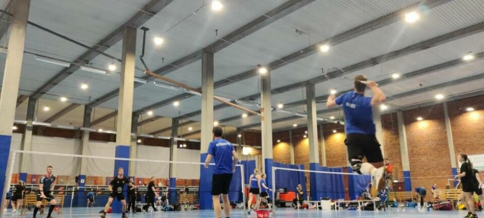 Tommy Maxe under en av dubbelmatcherna vid förra helgens sista seriesammandrag i Bellevuehallen. Foto: VBMF