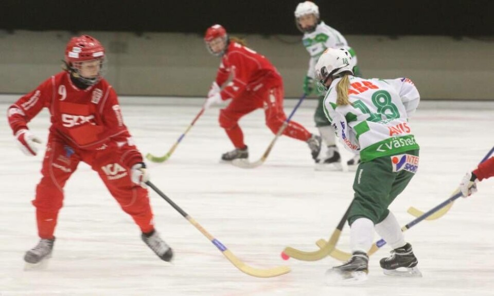Charlotte Selbekk är en av två VSK:are som finns med i den norska truppen till bandy-VM. Foto: Jonas Bergkvist
