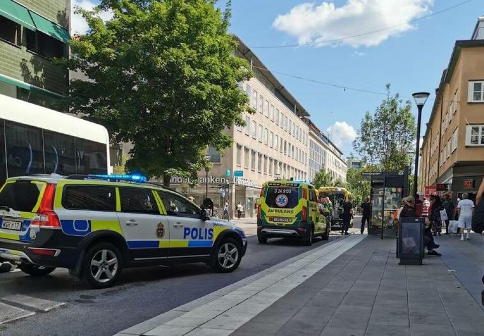 Man påkörd av lastbil i city