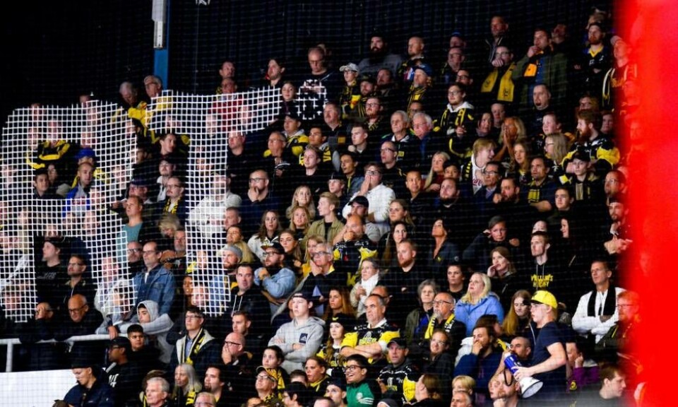 Gott om publik på plats i ABB Arena denna festliga premiärfredag. Foto: STEFAN LINDGREN