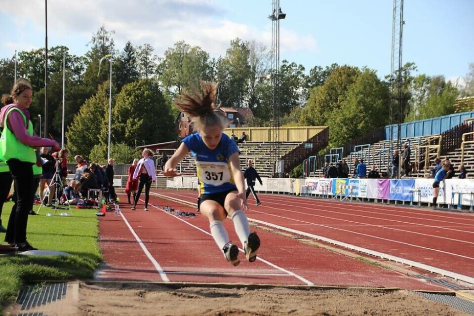 Amanda Hägg, Västerås Friidrott, deltog i längdhoppet för flickor 14. Foto: Jonas Bergkvist