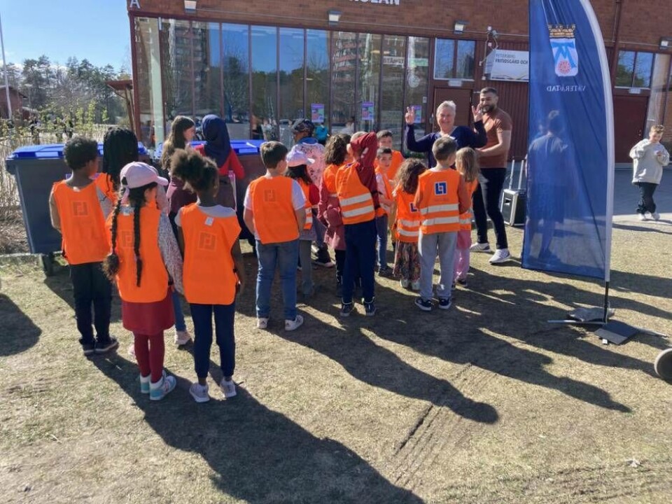 Städpatrull. Barnen på Pettersberg var redo för att ge sig ut på städuppdrag. Foto: Mathias Mardani