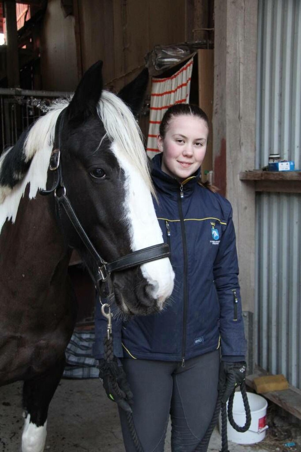 Olivia Belinki med hästen Pocahontas Foto: Helena Andersson×1 / 3Visa bildtextBild 1 av 3