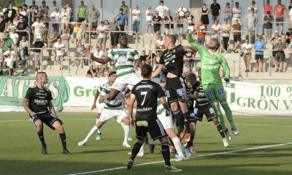 Tät seriefinal på Solid Park Arena. Foto: STEFAN LINDGREN×1 / 3Visa bildtextBild 1 av 3