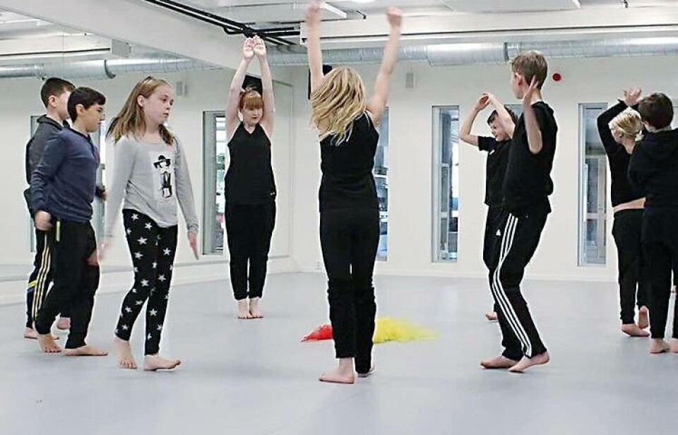 Dans. Från en dansworkshop med danspedagog Caroline Gustafson Asp från förra årets sommarlovsaktiviteter. Foto: Hallstahammars kommun